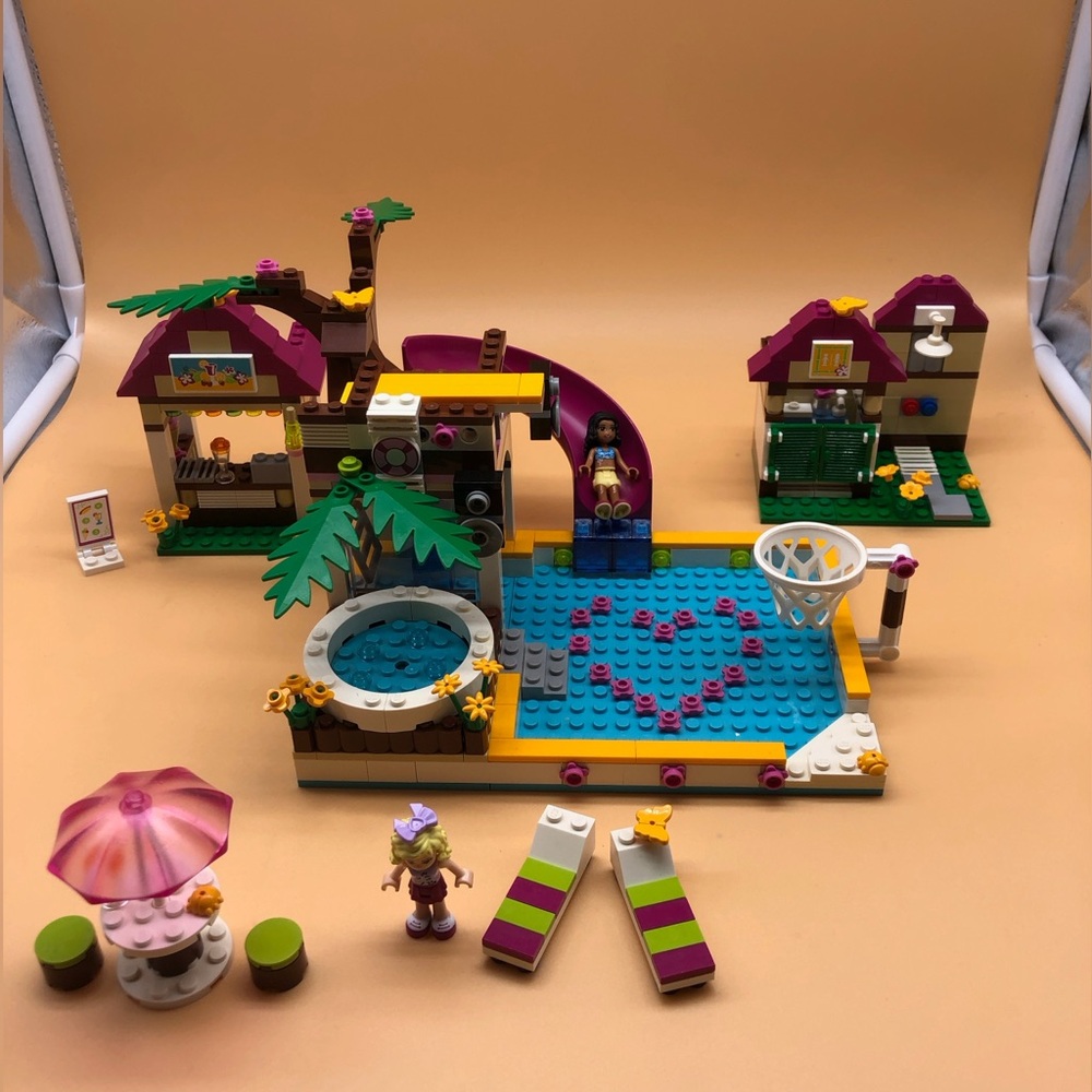 Lego Friends 41008 Heartlake City Pool 
99.% Complete